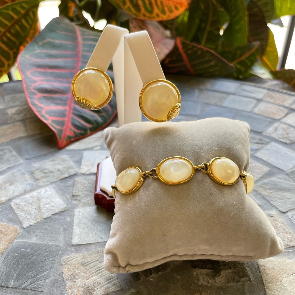 VTG Monet 1980 Mother of Pearl Bracelet ER Set